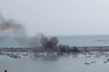 A 'leguas' se veía el incendio de Anconcito.