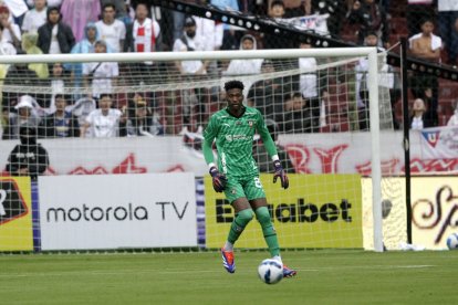 Dida Domínguez es uno de los líderes de los albos y con su experiencia guía a sus compañeros.