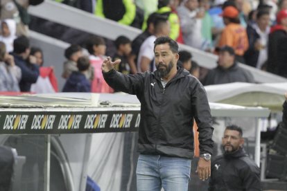 El DT Pablo Sánchez logró potenciar al plantel albo y lo tiene a un paso de sumar la estrella 13 del torneo local.