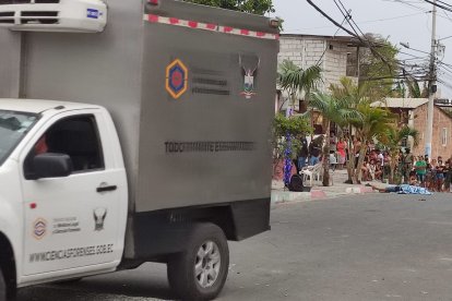 En el barrio 1 de mayo inició el domingo violento en Manta.