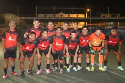 Fitosan uno de los buenos animadores del torneo empresarial en Durán.