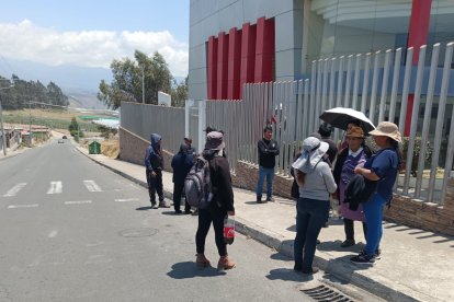 Familiares de las víctimas fueron a identificarlas.