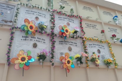 Las tumbas donde reposan los cuerpos de los niños y su madre.