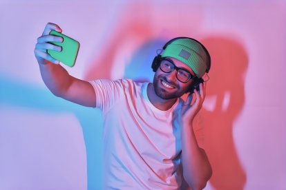 Para ser generar dinero en TikTok es esencial crear un contenido novedoso.