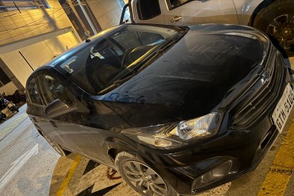 Este vehículo fue encontrado dentro de la urbanización.