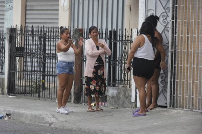 Los moradores de la cooperativa Eloy Alfaro se encontraban alarmados ante el macabro hallazgo de esta parte humana.