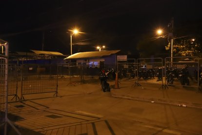 Los disparos alcanzaron a un comerciante de jugos y pasteles.