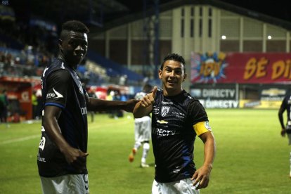 El Cachorro Mera fue capitán de los rayados, con los que ganó la Copa Sudamericana.