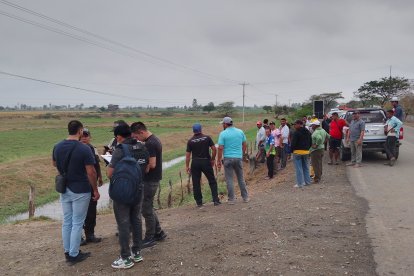 Lugareños acudieron al sitio del suceso. Fueron ellos quienes alertaron a la Policía.
