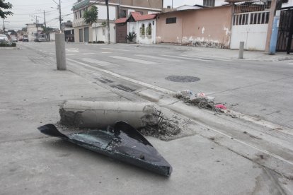 Un hombre, su hijo y su nieta fueron interceptados por criminales a bordo de dos vehículos en Guayaquil.