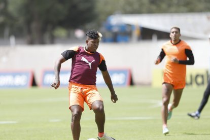 Richard Mina se consolidó en la defensa de Liga de Quito.