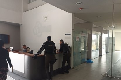 La Policía busca información para dar con el paradero del agresor.