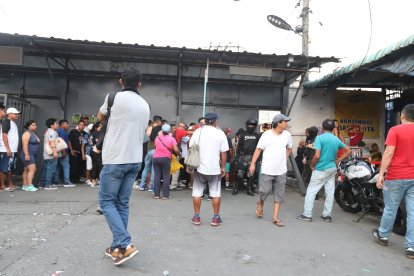 Clientes de los prostíbulos fueron retenidos por más de una hora.