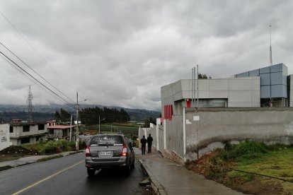El cuerpo de Alexandra Albán fue llevado a la morgue de Ambato.