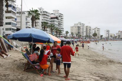 La gente que cree que afectará al turismo.
