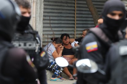Familiares de los fallecidos lloraban desconsolados por la tragedia.