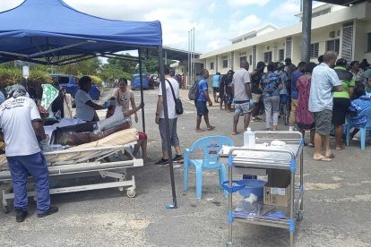 Los hospitales atienden a heridos tras sismo de 7,3 en Vanuatu.