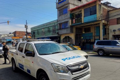 Unidades policiales investigan el hecho violento.