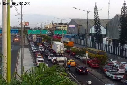 Debido al accidente, se formó un gran embotellamiento en varios sectores del sur de Guayaquil
