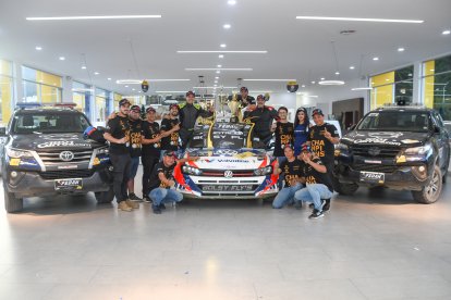 Alfonso junto a todo el equipo con el que logró el título 2024.