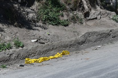En la escena del crimen se hallaron cuchillos. El hombre está con prisión preventiva.