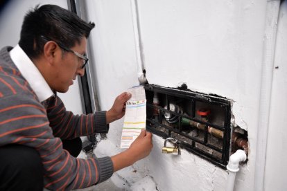 En barrios afectados por el racionamiento señalan que los valores de las planillas no han bajado.