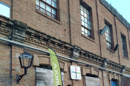 Jeremy Menoscal entrena y compite en España.