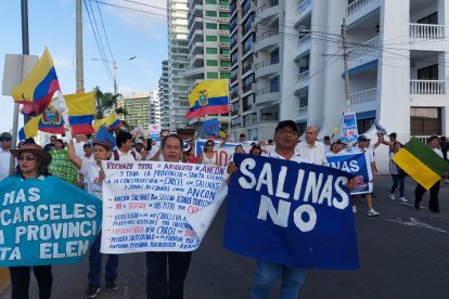 Turistas de Salinas también se unieron a la manifestación en contra de construcción de cárcel.