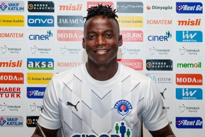 Jhon Jairo Espinoza es titular en Kasimpasa.