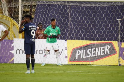 Mina el día que se vistió de arquero por la expulsión de Dida.