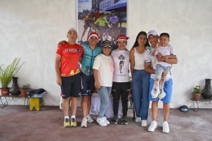 Martín realizó la actividad acompañado de sus hermanos, sus padres y demás familiares.