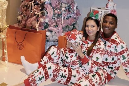 Moi festejó su primera Navidad como padre en compañía de su esposa Paola Salazar y de su hija Zoé.