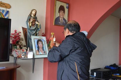 La imagen de Giovanna está en un altar que sus padres han levantado.