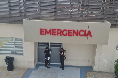 El hospital permanece con custodia policial.