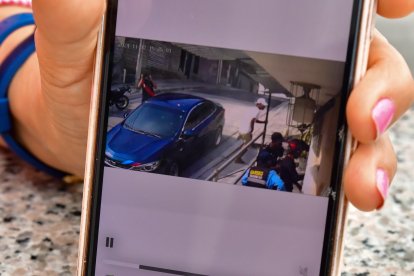 La víctima fue fuertemente raptada por varios delincuentes.