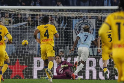 Dele-Bashiru marca el 1-0.