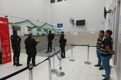 Uno de los tres peruanos aprehendidos fue expulsado, a través de la frontera en Huaquillas.