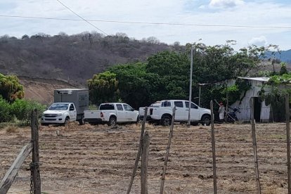 La Policía estuvo investigando en el zona del crimen.