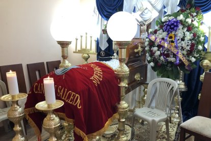 El cuerpo del bombero está siendo velado en su natal Salcedo.