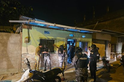 La Policía estuvo presente en la zona para recabar indicios balísticos.