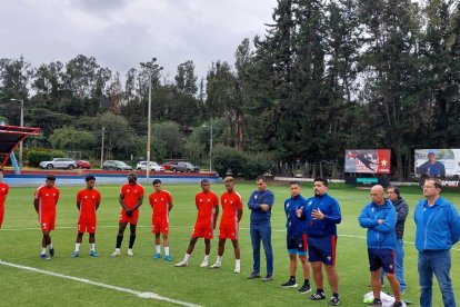 Omar Asad dirigió su primer entrenamiento con los puros criollos.