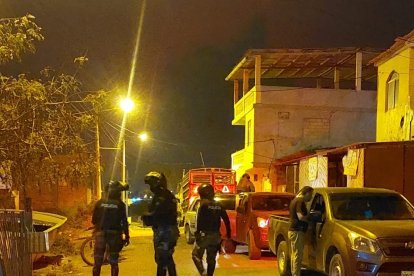 Policías merodearon el lugar después de lo ocurrido.