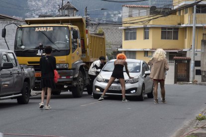 Las viudas con los monigotes son infaltables en la realización año a año del campeonato.