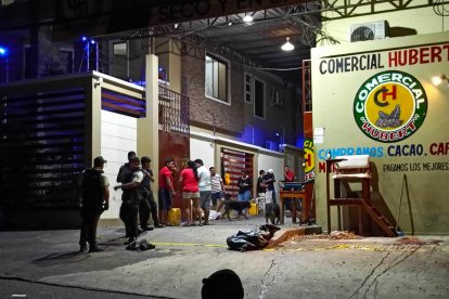 La gente se sintió conmocionada por la balacera en el comercio.