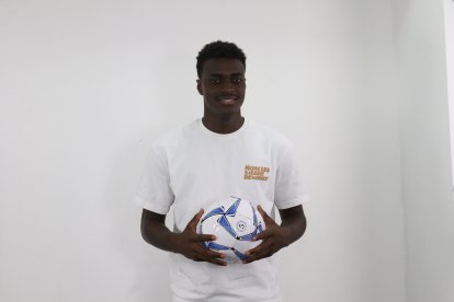 Álex Rangel es un defensa de 22 años.