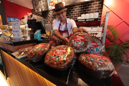 La cafetería Bombons oferta tres tipos de roscas para las familias ecuatorianas.