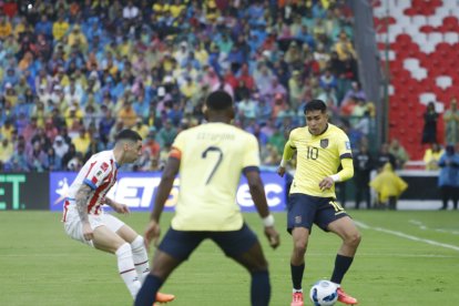 Kendry Páez (d) ha jugado eliminatorias sudamericanas con Ecuador