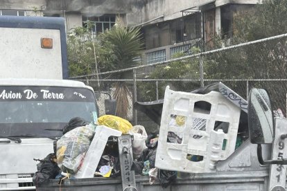Un usuario publicó en X (antes Twitter) sobre cómo algunas personas no cuidan los contenedores.