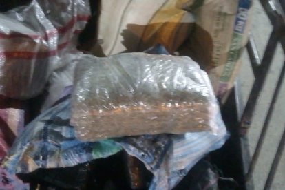 La sustancia estaba distribuida en bloques, colocados dentro de sacos.