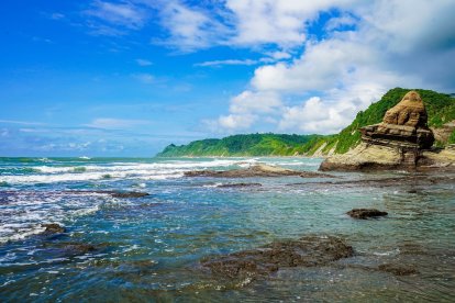 La brisa suave del océano acaricia el rostro de quienes llegan a este balneario, en el cantón Muisne.